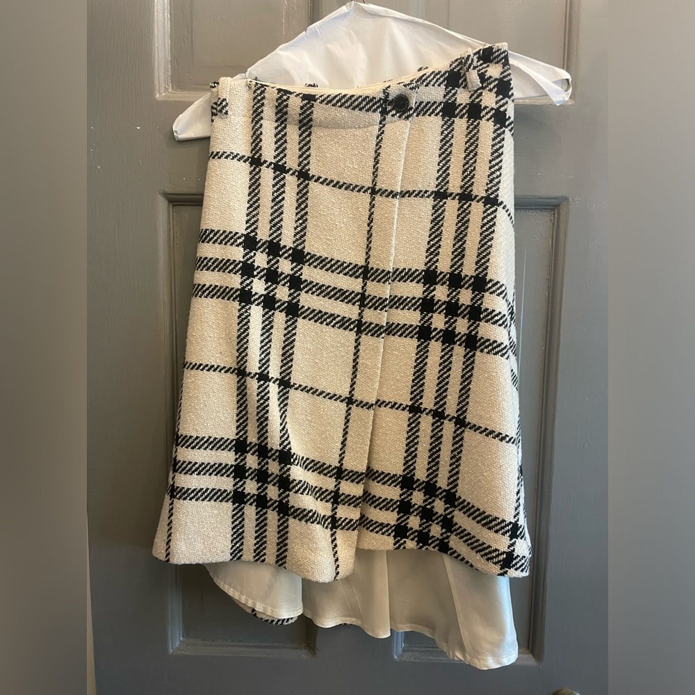 Burberry Cream and Black Plaid Skirt